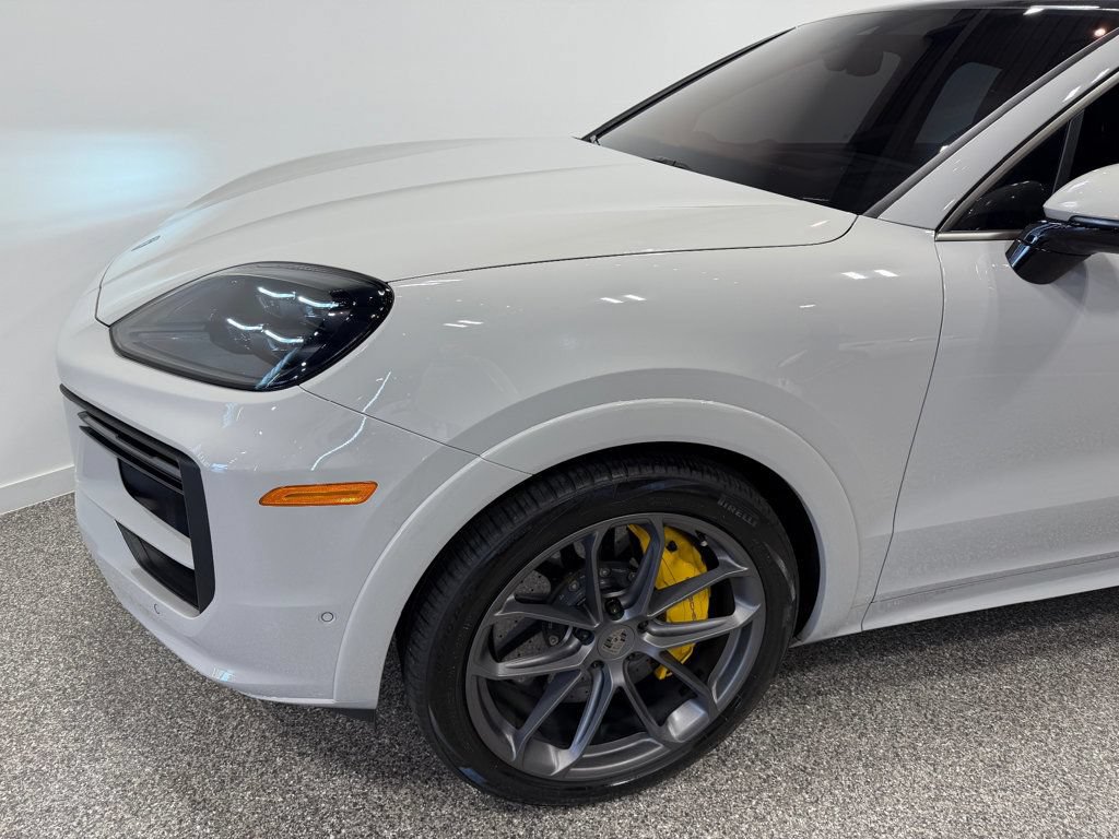 Used 2025 Porsche Cayenne Turbo AWD/4WD image 22