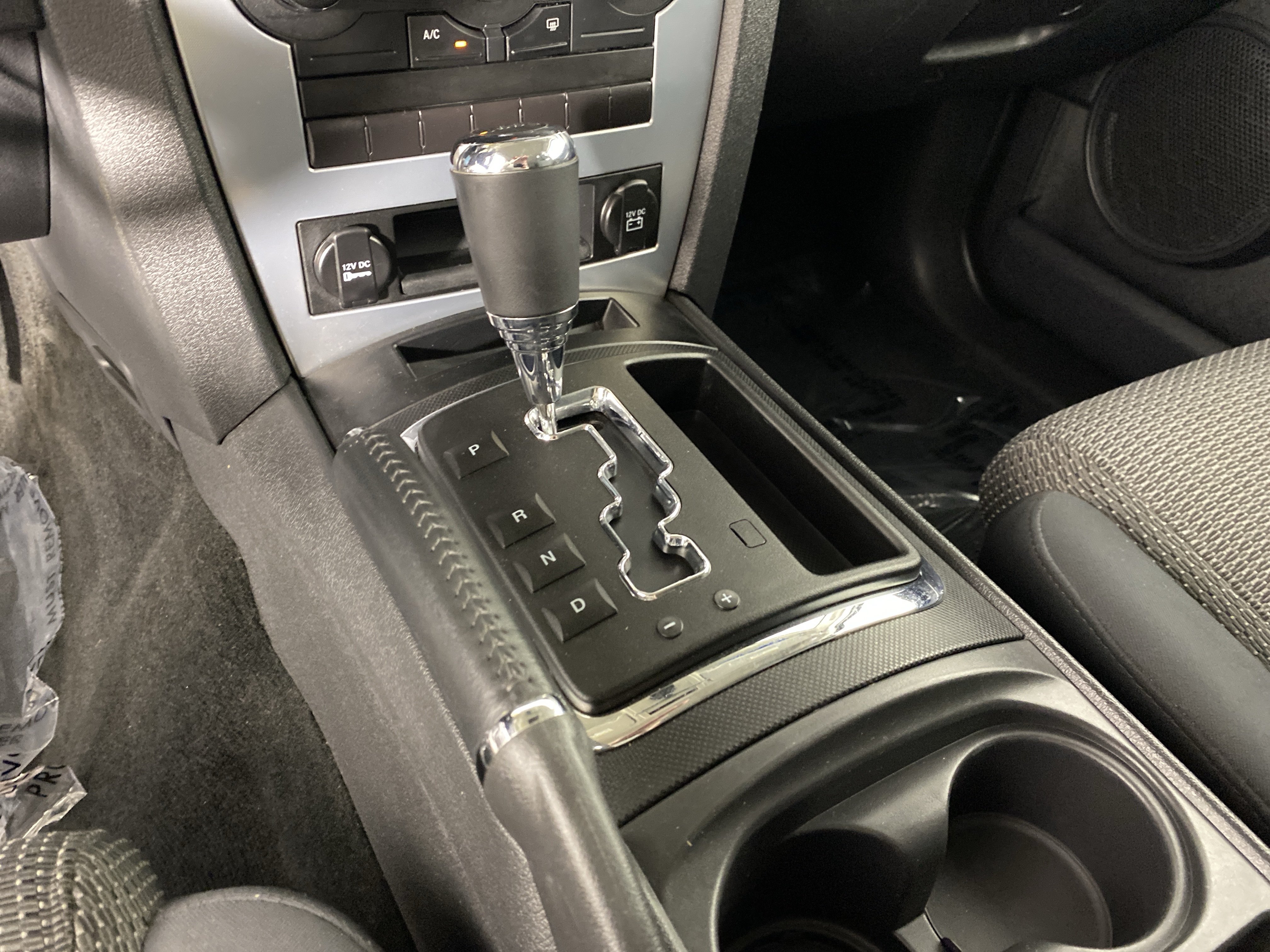 Used 2010 Jeep Commander Sport AWD/4WD image 22