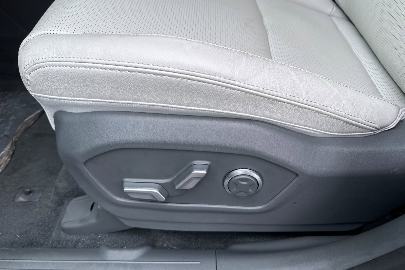 Used 2025 Hyundai Santa Fe Limited image 12