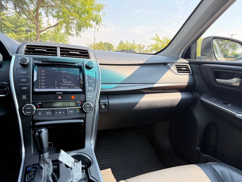 Used 2016 Toyota Camry XLE w/ Moonroof Package FWD image 25