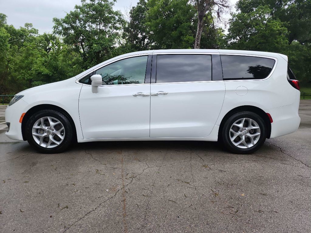 Used 2019 Chrysler Pacifica Touring Plus w/ Tire & Wheel Group image 2