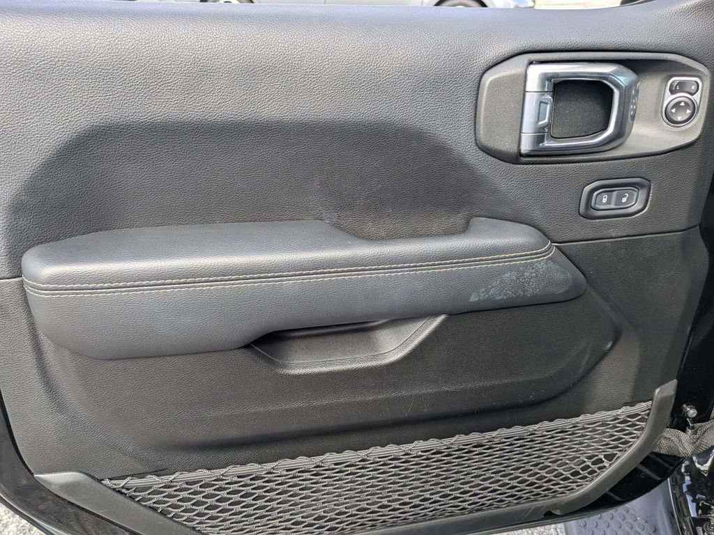 Used 2022 Jeep Wrangler Unlimited Sahara image 12