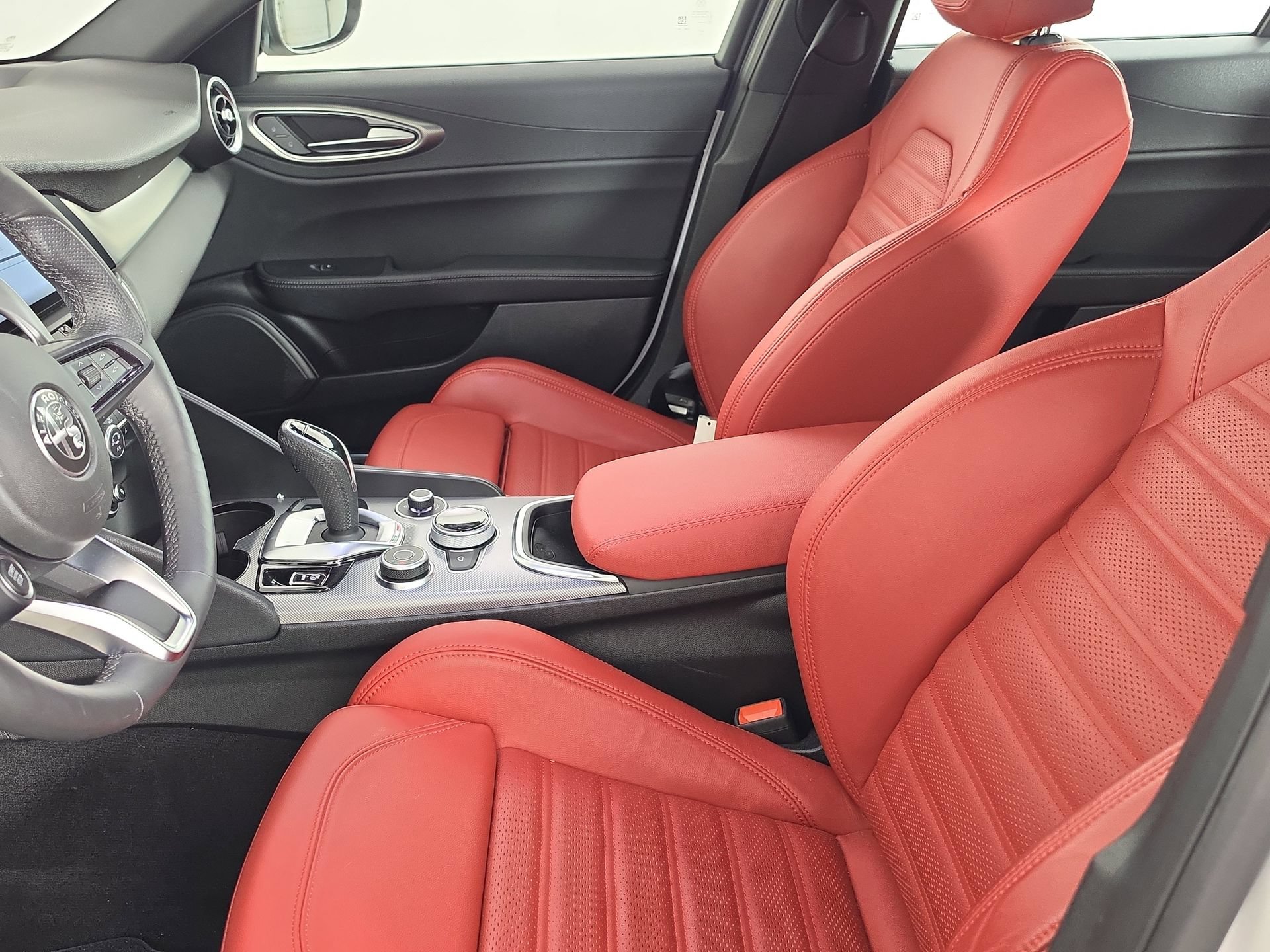 Used 2025 Alfa Romeo Giulia w/ Veloce Package Rwd image 14