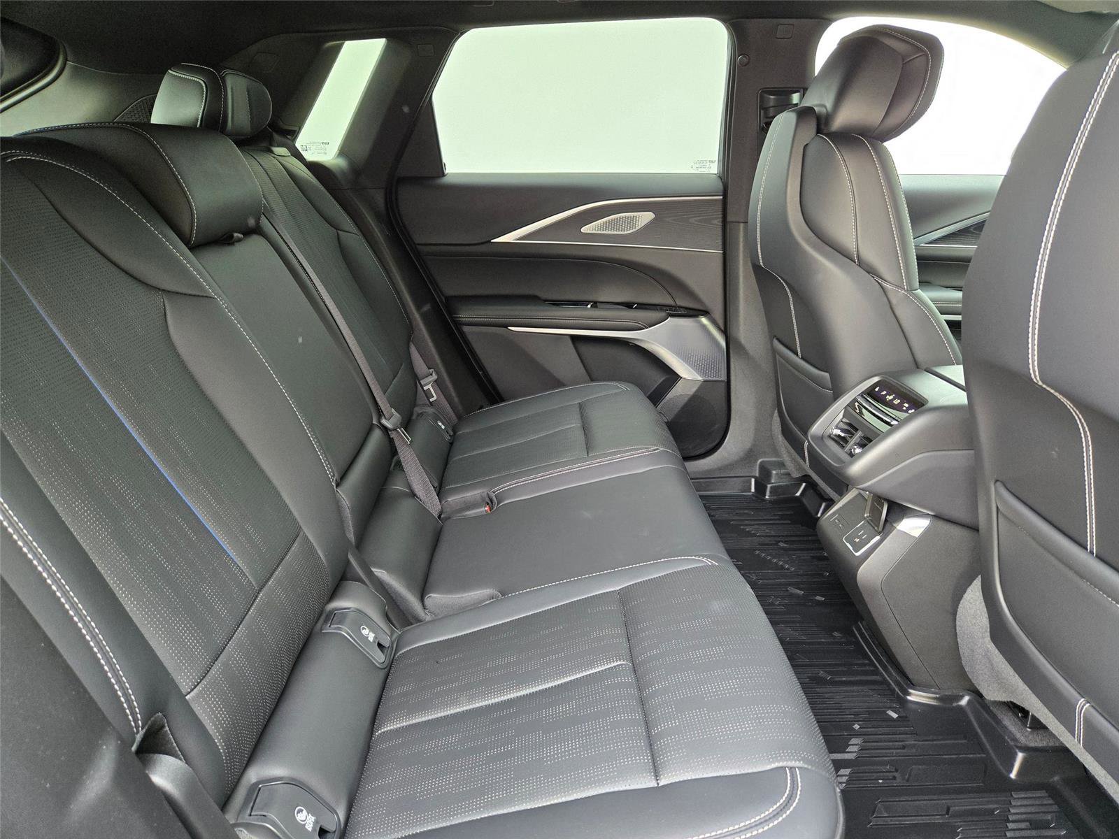 Certified 2025 Cadillac Lyriq Luxury w/ LPO, Floor Liner Package AWD/4WD image 31
