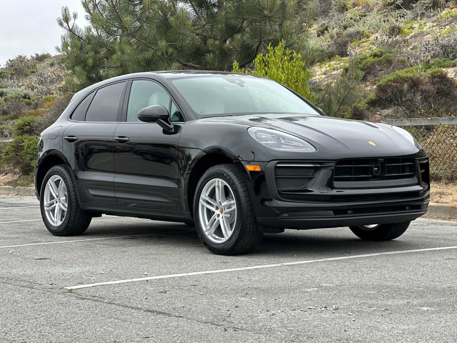 New 2025 Porsche Macan AWD/4WD image 10