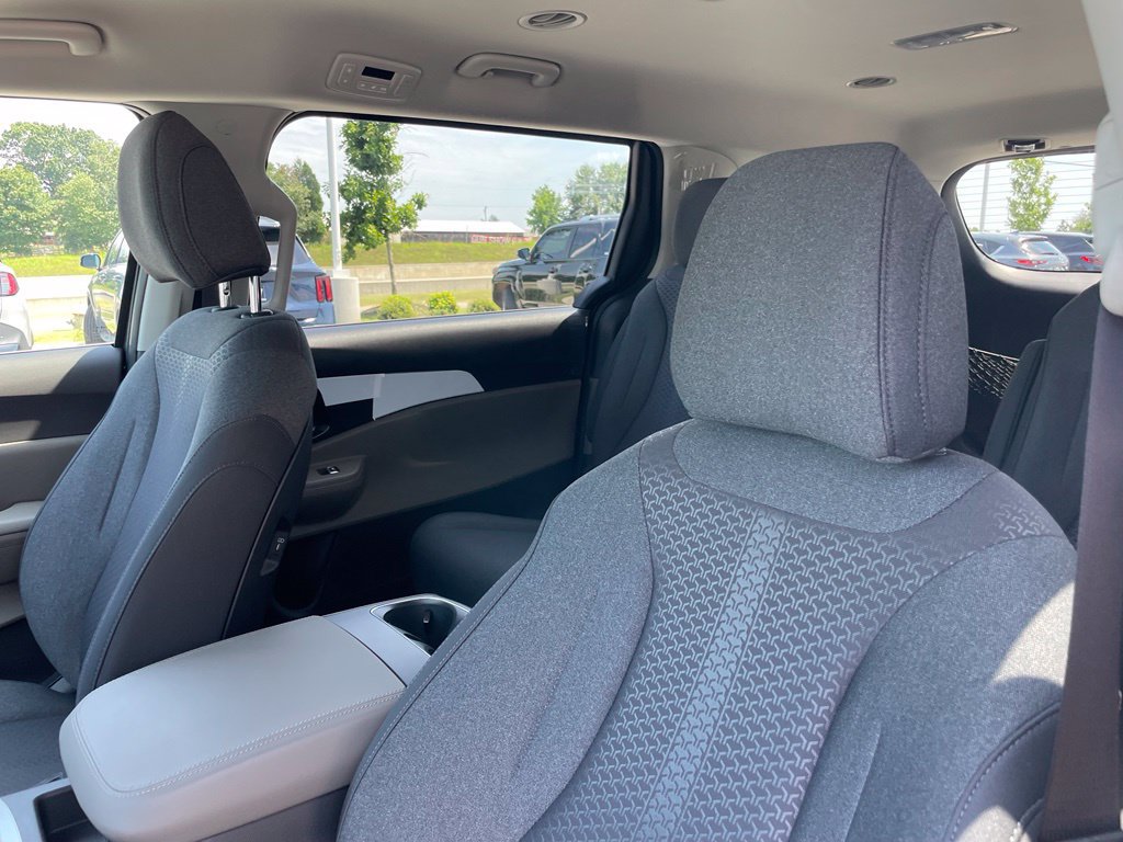 New 2026 Kia Carnival LX FWD image 21