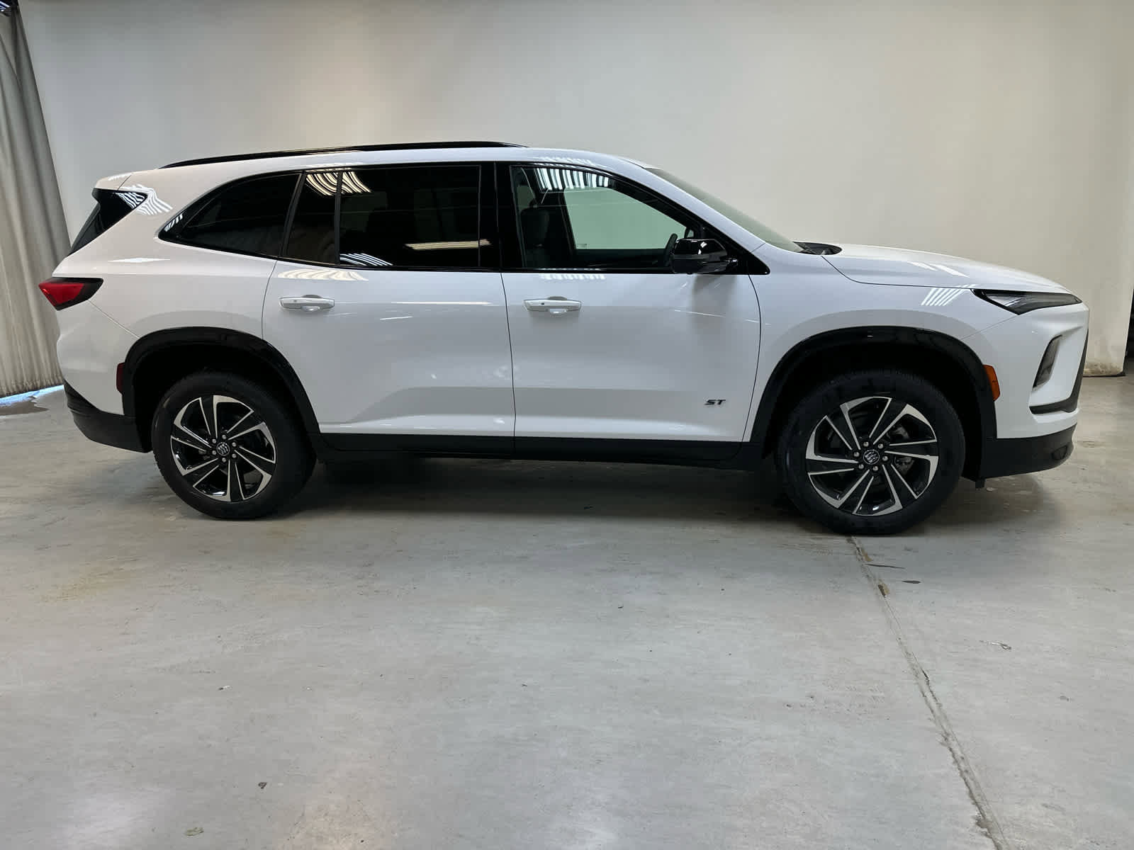 New 2026 Buick Enclave Sport Touring w/ LPO, Floor Liner Package image 8