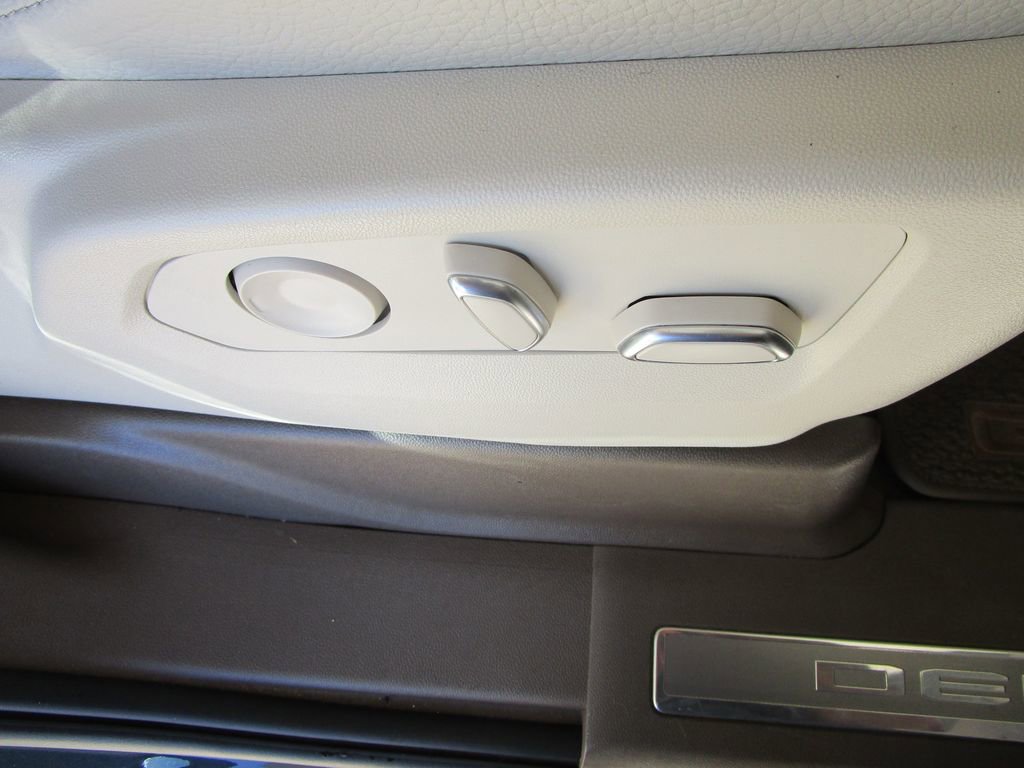 Used 2022 GMC Yukon XL Denali image 26