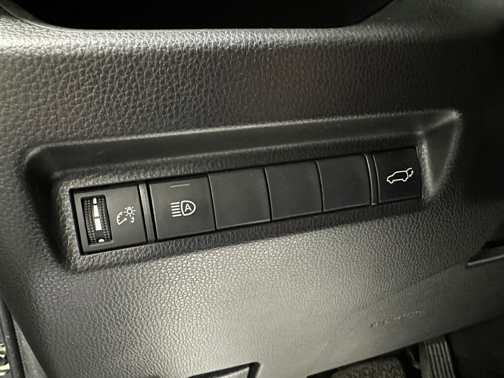 Used 2022 Toyota RAV4 SE w/ Carpet Mat Package (TMS) AWD/4WD image 18
