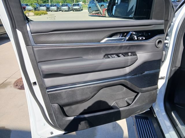 New 2026 Jeep Grand Wagoneer L Summit w/ Rear Seat Video Group I AWD/4WD image 11