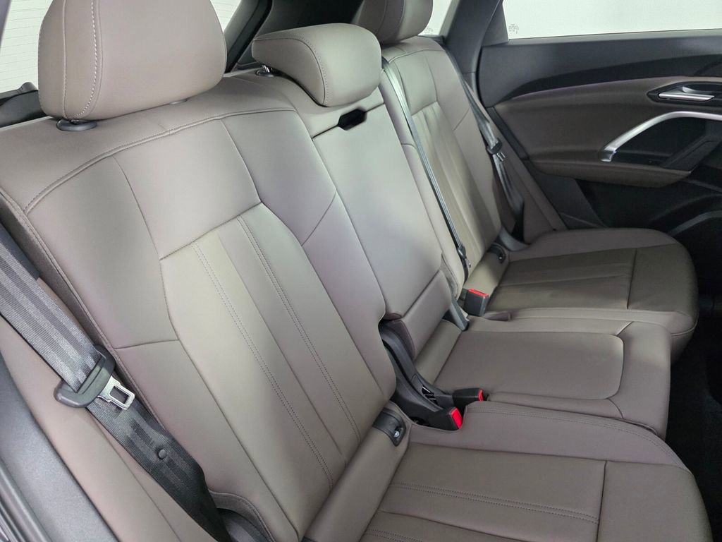 Used 2025 Audi Q5 Premium image 28