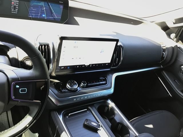 New 2025 Ford Expedition Platinum w/ Stealth Performance Package image 18