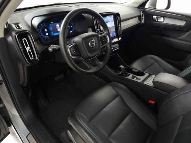 Certified 2025 Volvo XC40 B5 Core image 18
