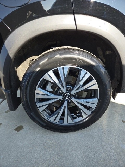 Used 2022 Nissan Rogue SV image 29