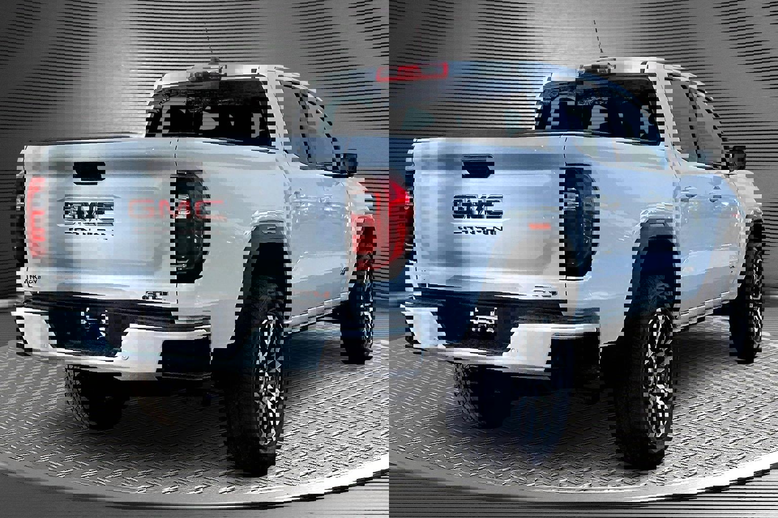 Used 2024 GMC Canyon AT4 w/ Technology Package image 6