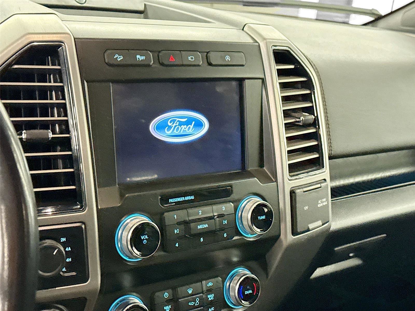 Used 2020 Ford F150 Platinum w/ Equipment Group 701A Luxury image 4