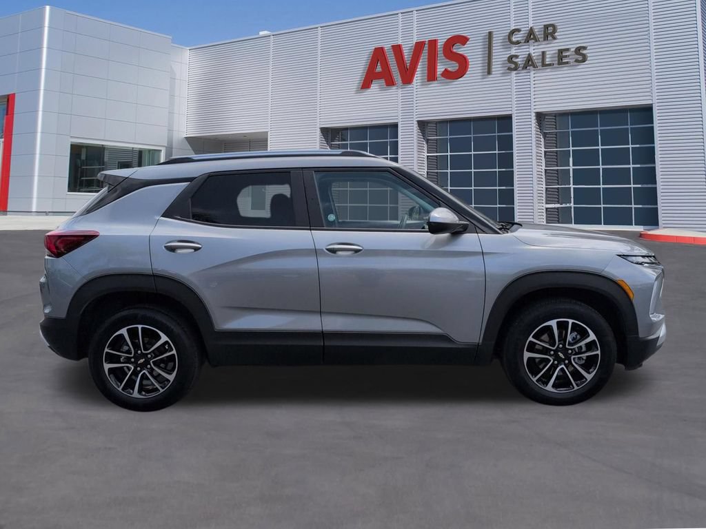 Used 2025 Chevrolet TrailBlazer LT AWD/4WD image 5