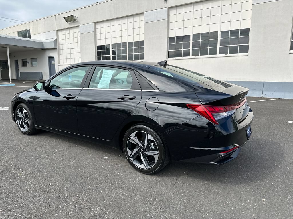 Certified 2023 Hyundai Elantra Limited FWD image 4
