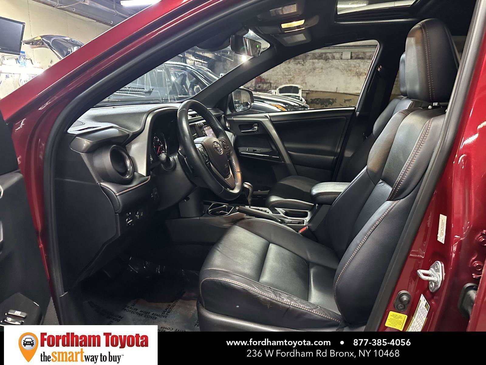 Used 2018 Toyota RAV4 SE w/ Power Extra Value Package image 28