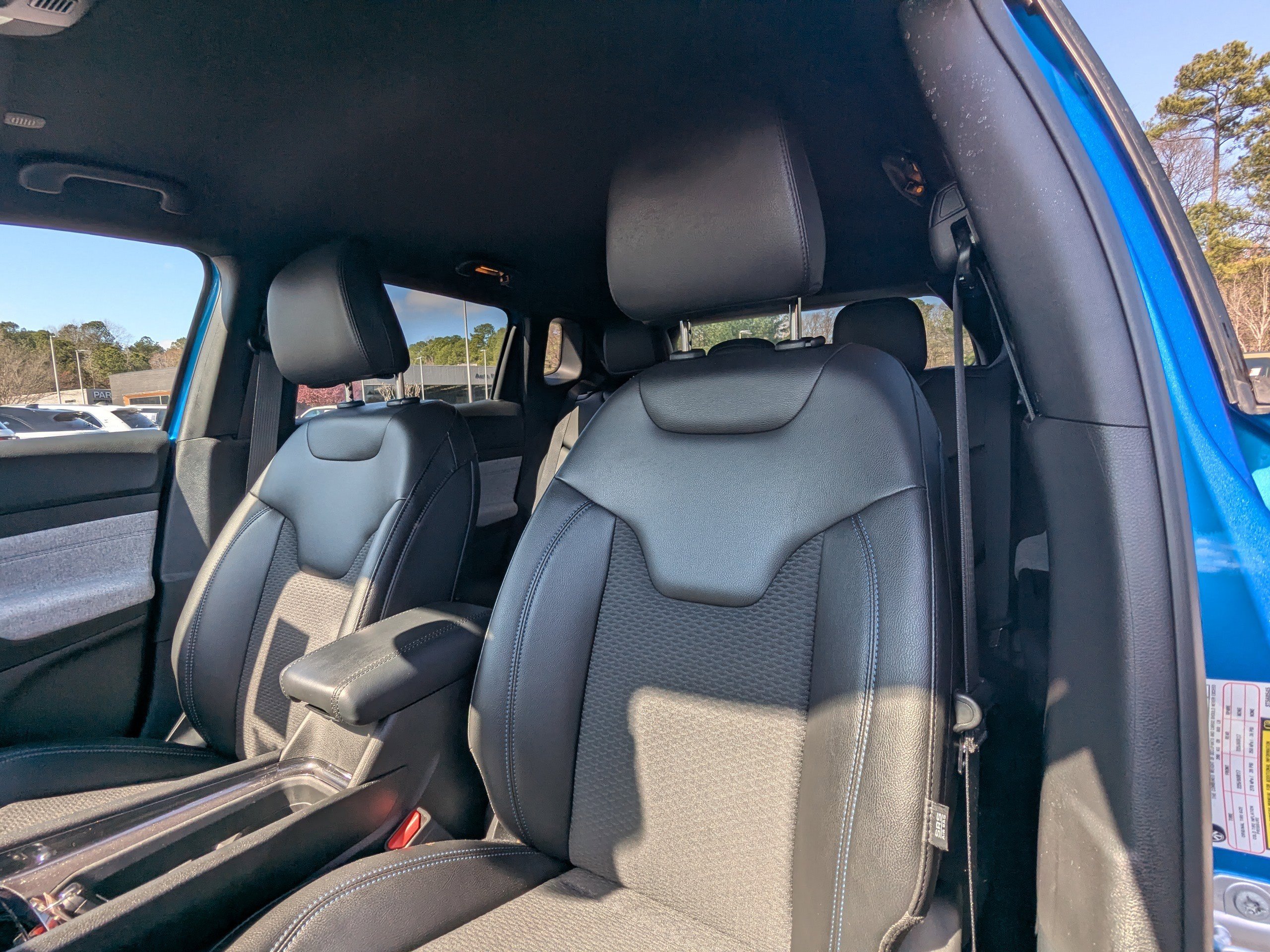 Certified 2025 Jeep Compass Latitude image 9