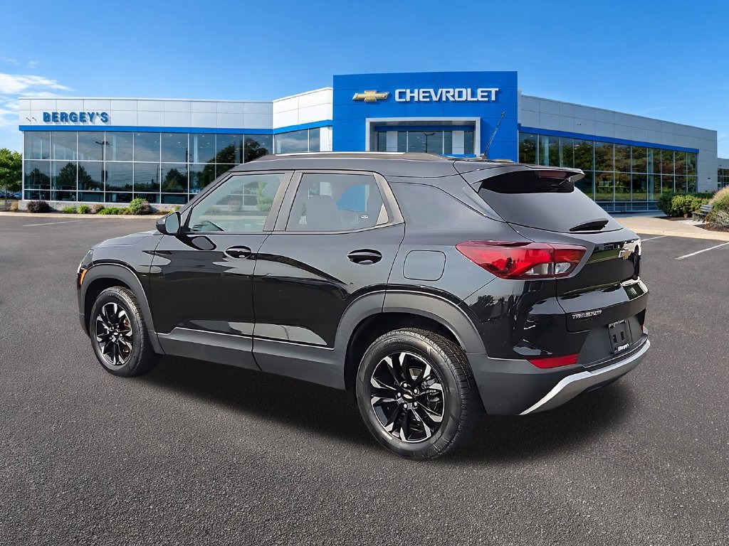 Certified 2023 Chevrolet TrailBlazer LT w/ Convenience Package FWD image 8