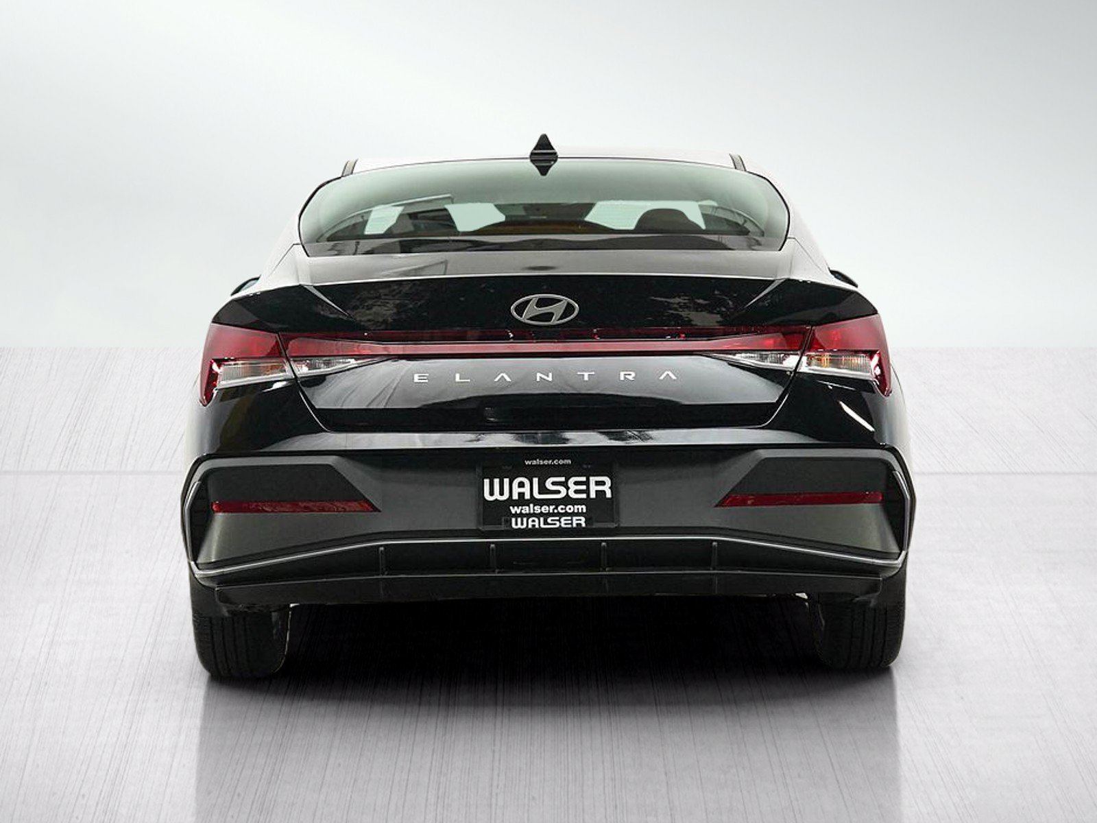 Used 2026 Hyundai Elantra SE FWD image 4