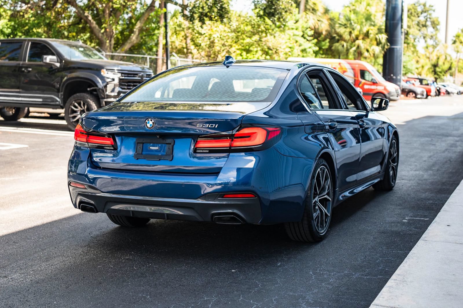 Used 2021 BMW 530i w/ M Sport Package RWD image 9
