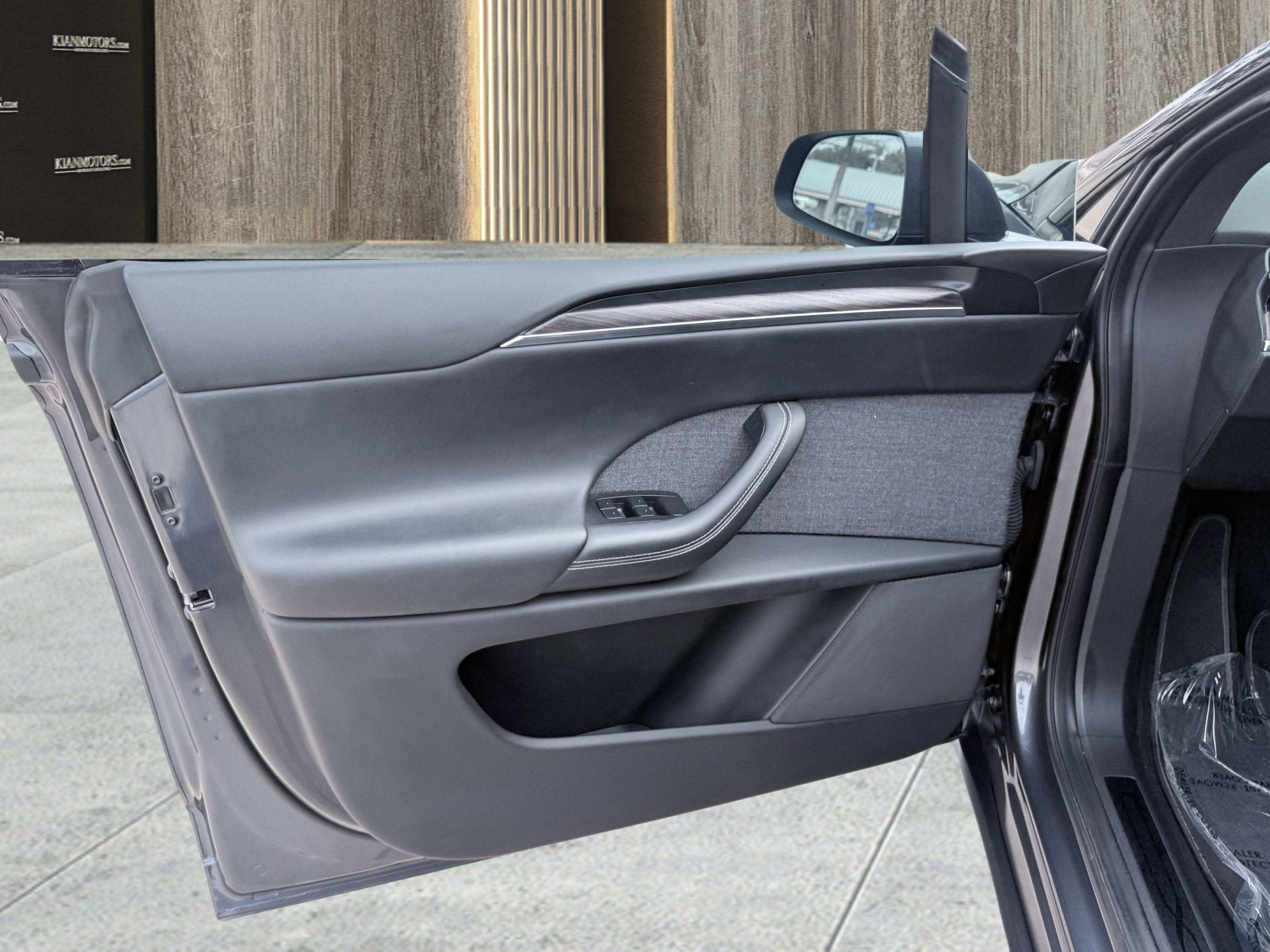 Used 2023 Tesla Model X image 19