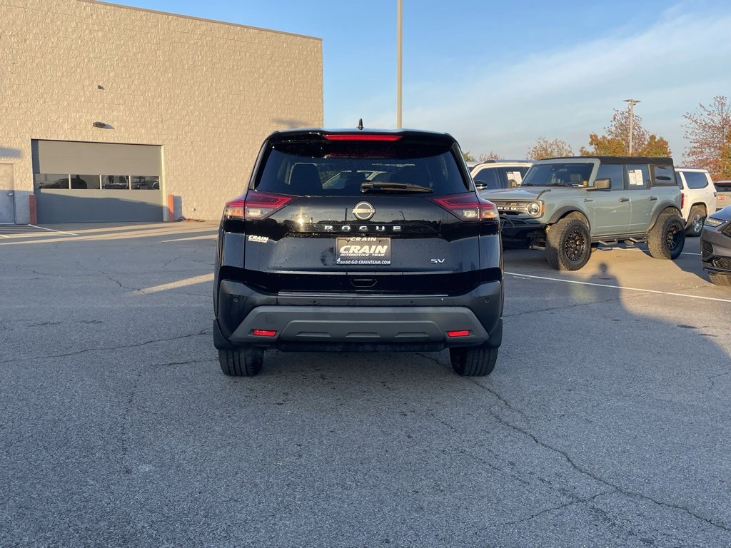 Used 2023 Nissan Rogue SV image 6