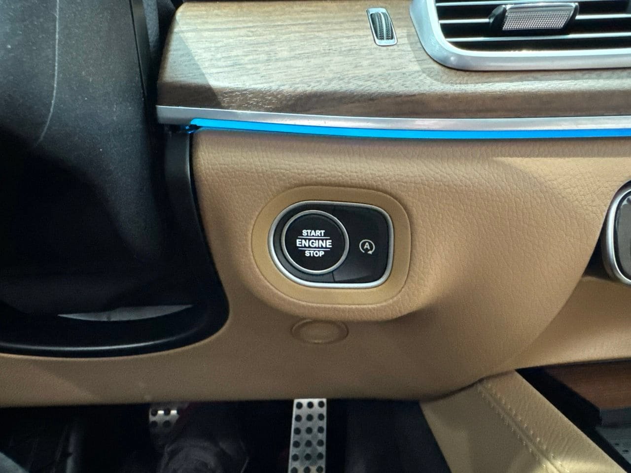 Used 2025 Mercedes-Benz GLS 450 4MATIC image 30