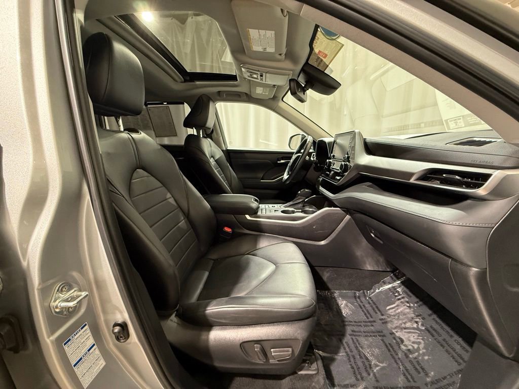 Used 2022 Toyota Highlander XLE image 24