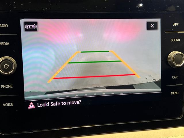 Certified 2025 Volkswagen Taos SE image 25