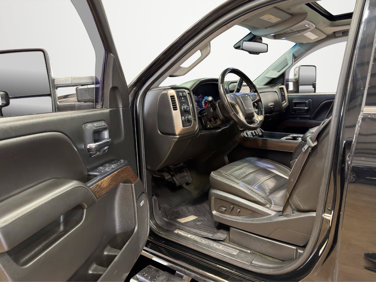 Used 2018 GMC Sierra 3500 Denali w/ Duramax Plus Package AWD/4WD image 14
