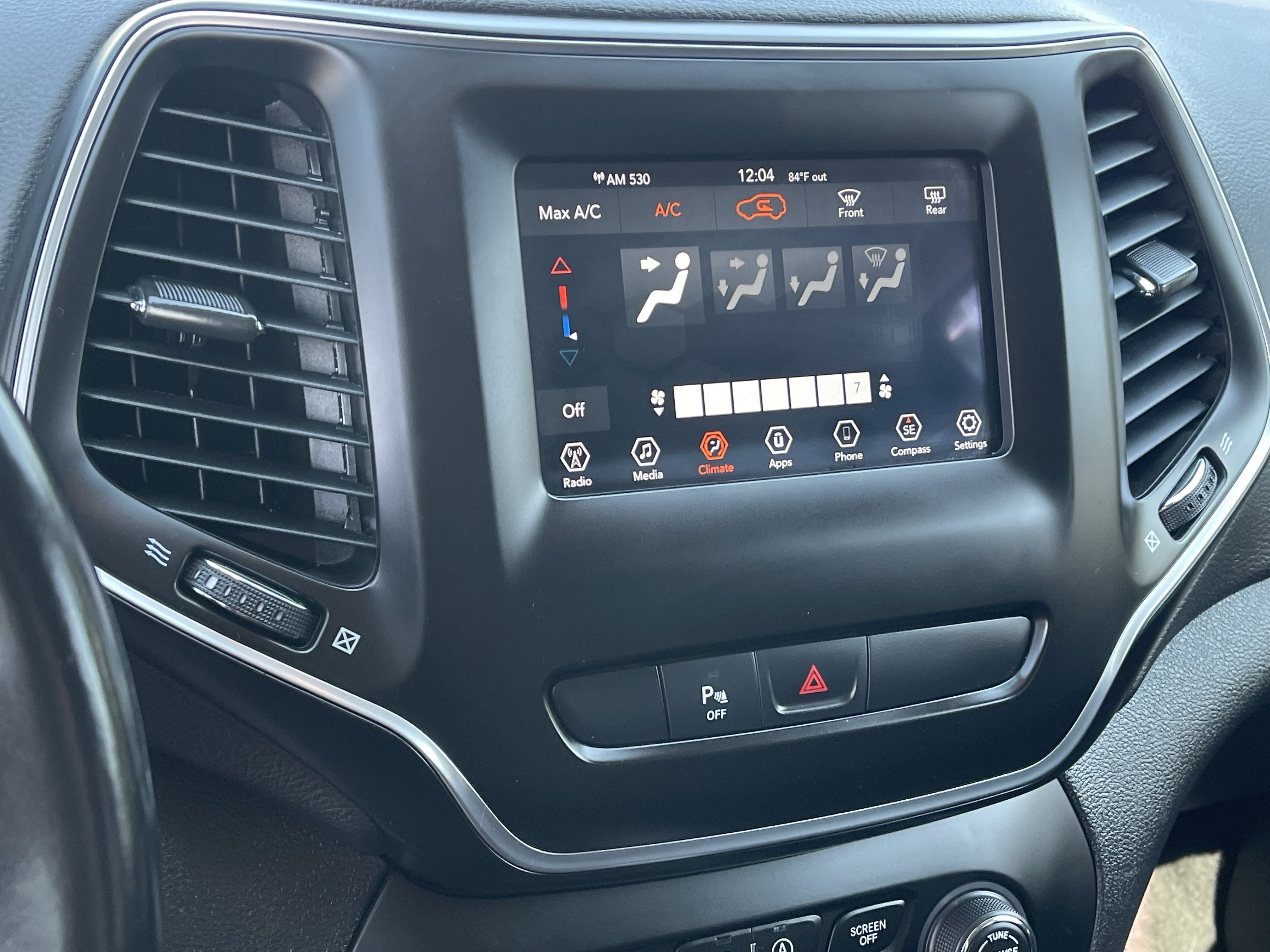 Used 2019 Jeep Cherokee Latitude Plus AWD/4WD image 23