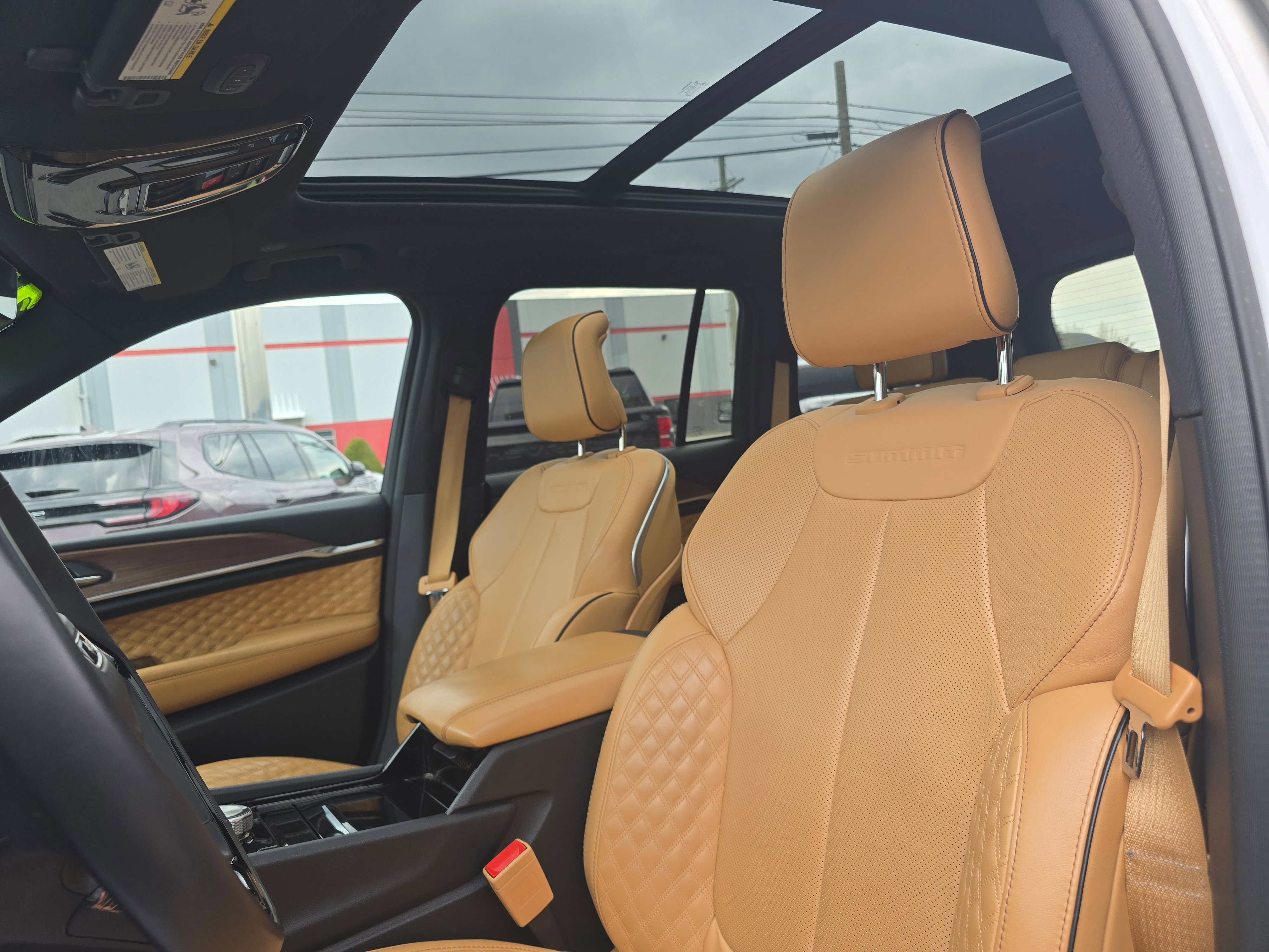Used 2024 Jeep Grand Cherokee Summit w/ Adv Protech Group IV AWD/4WD image 12