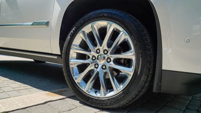 Used 2019 Cadillac Escalade ESV Premium Luxury RWD image 35
