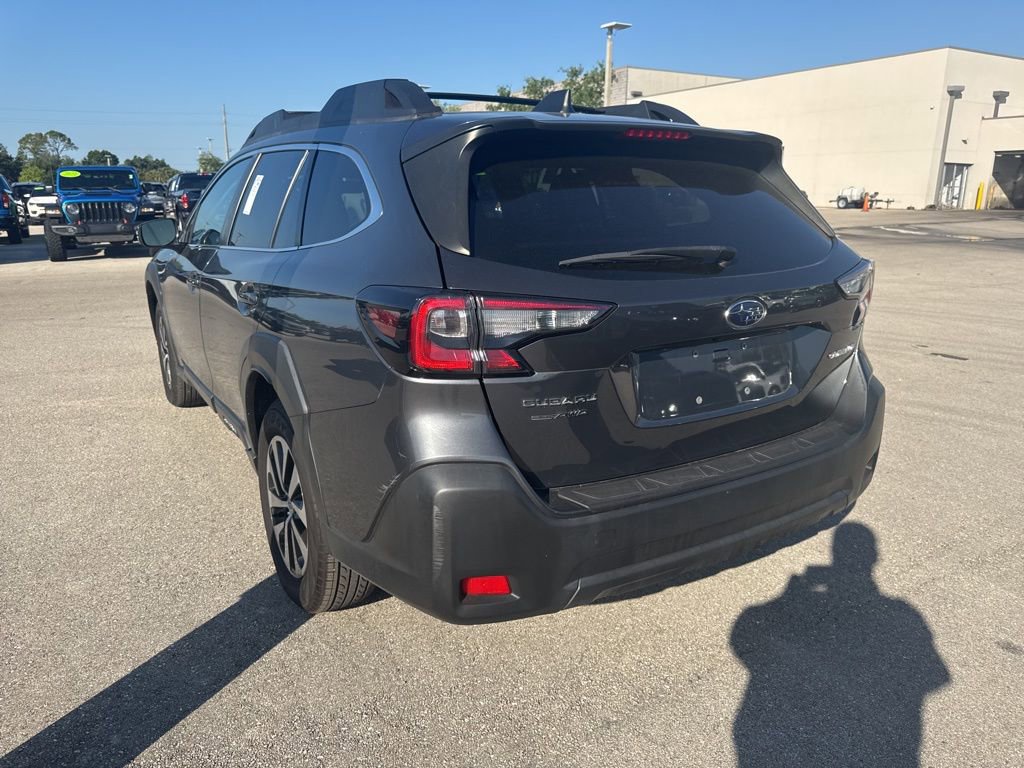 Used 2023 Subaru Outback Premium image 7