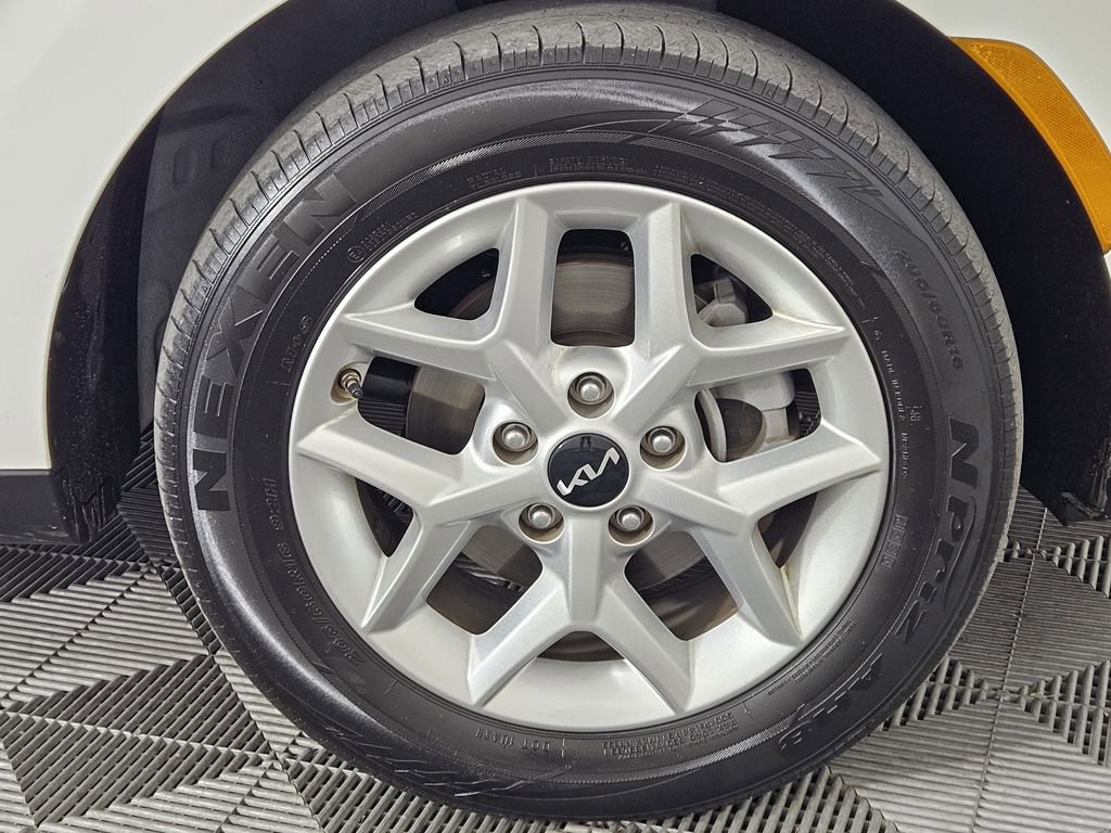 Used 2025 Kia Soul LX w/ LX Technology Package image 6