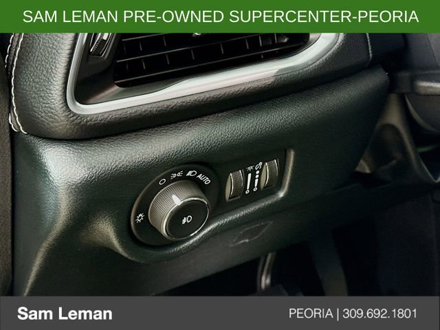Used 2025 Chrysler Pacifica Limited FWD image 10