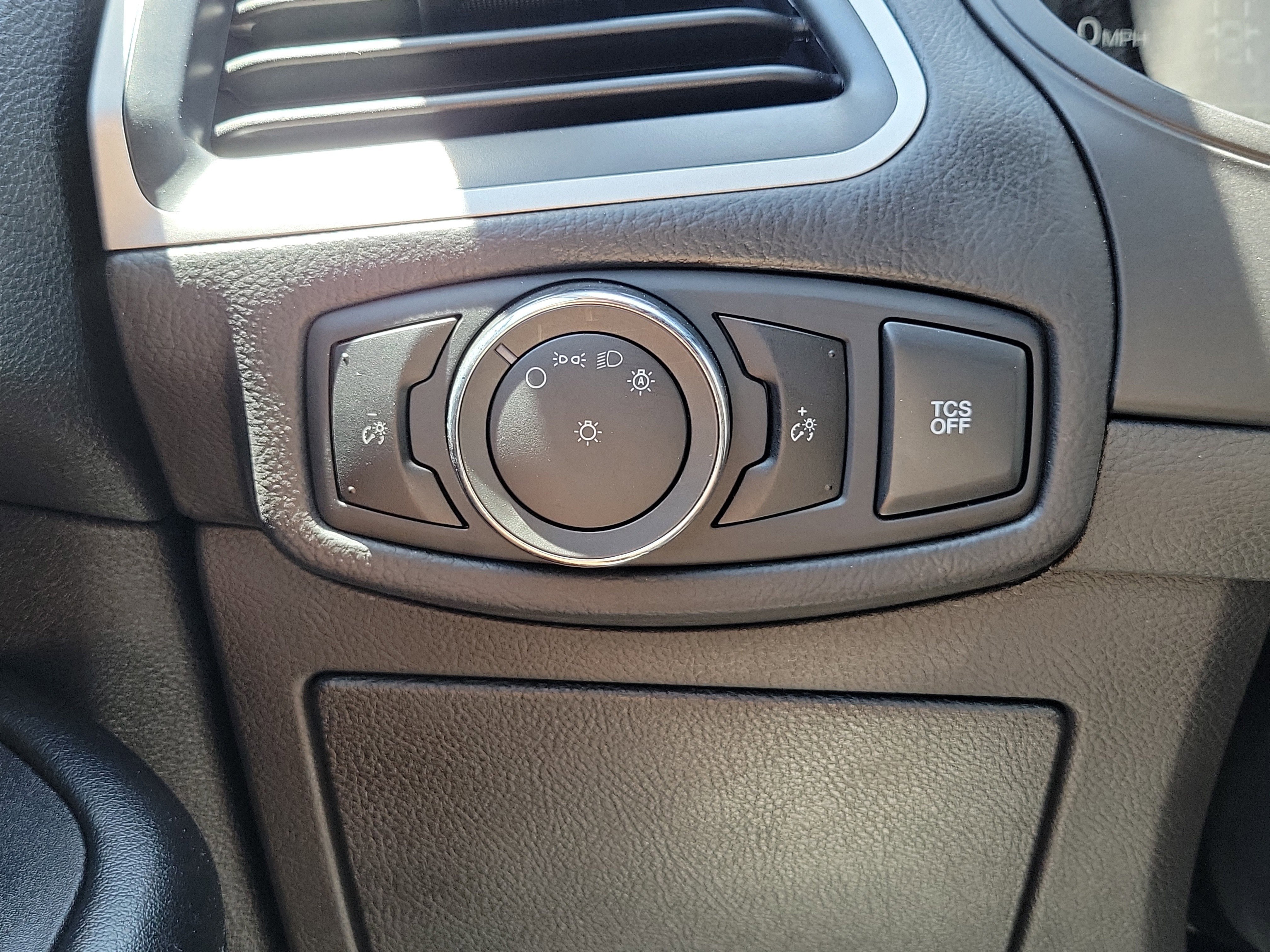 Certified 2024 Ford Edge SE image 28