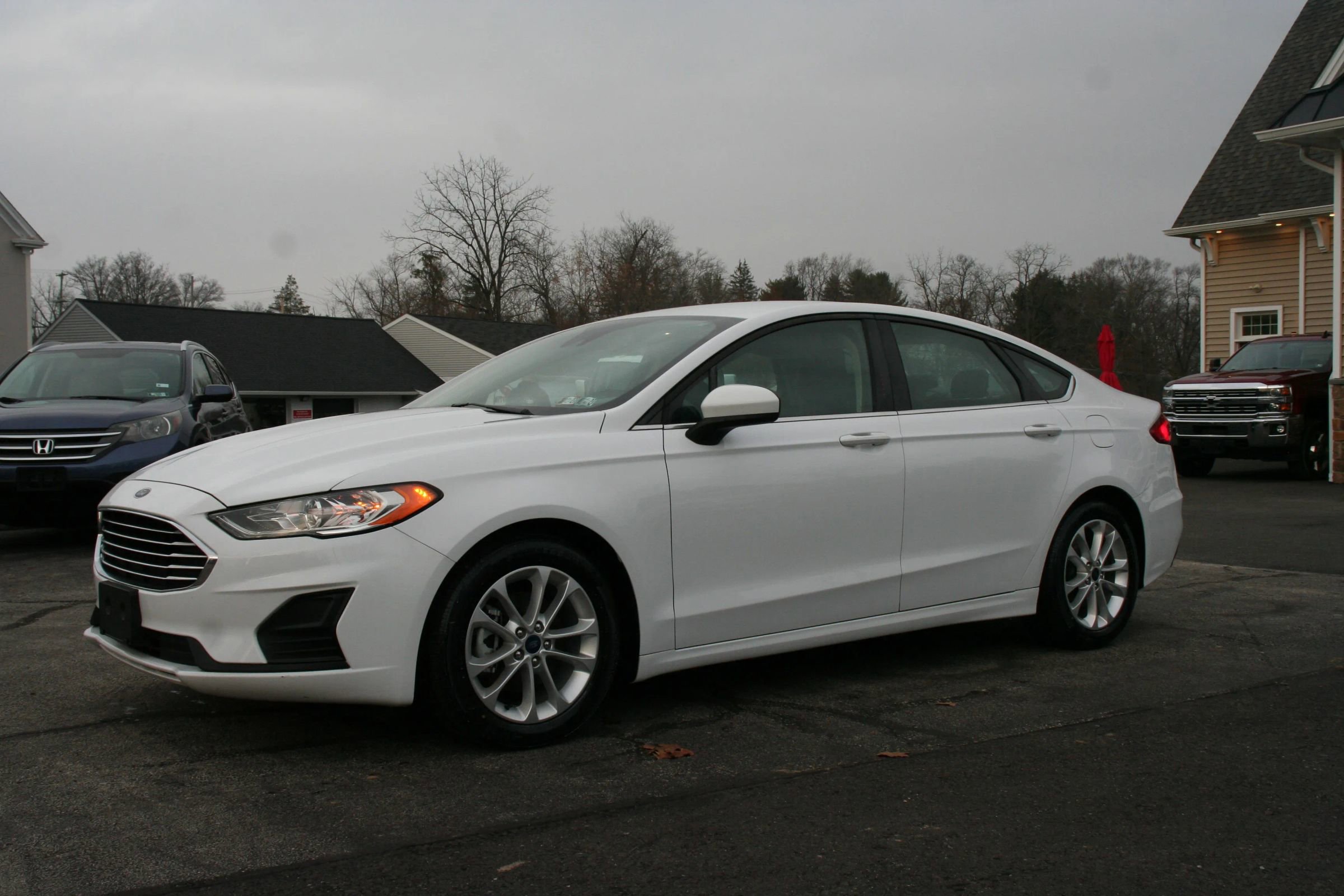 Used 2019 Ford Fusion SE image 1