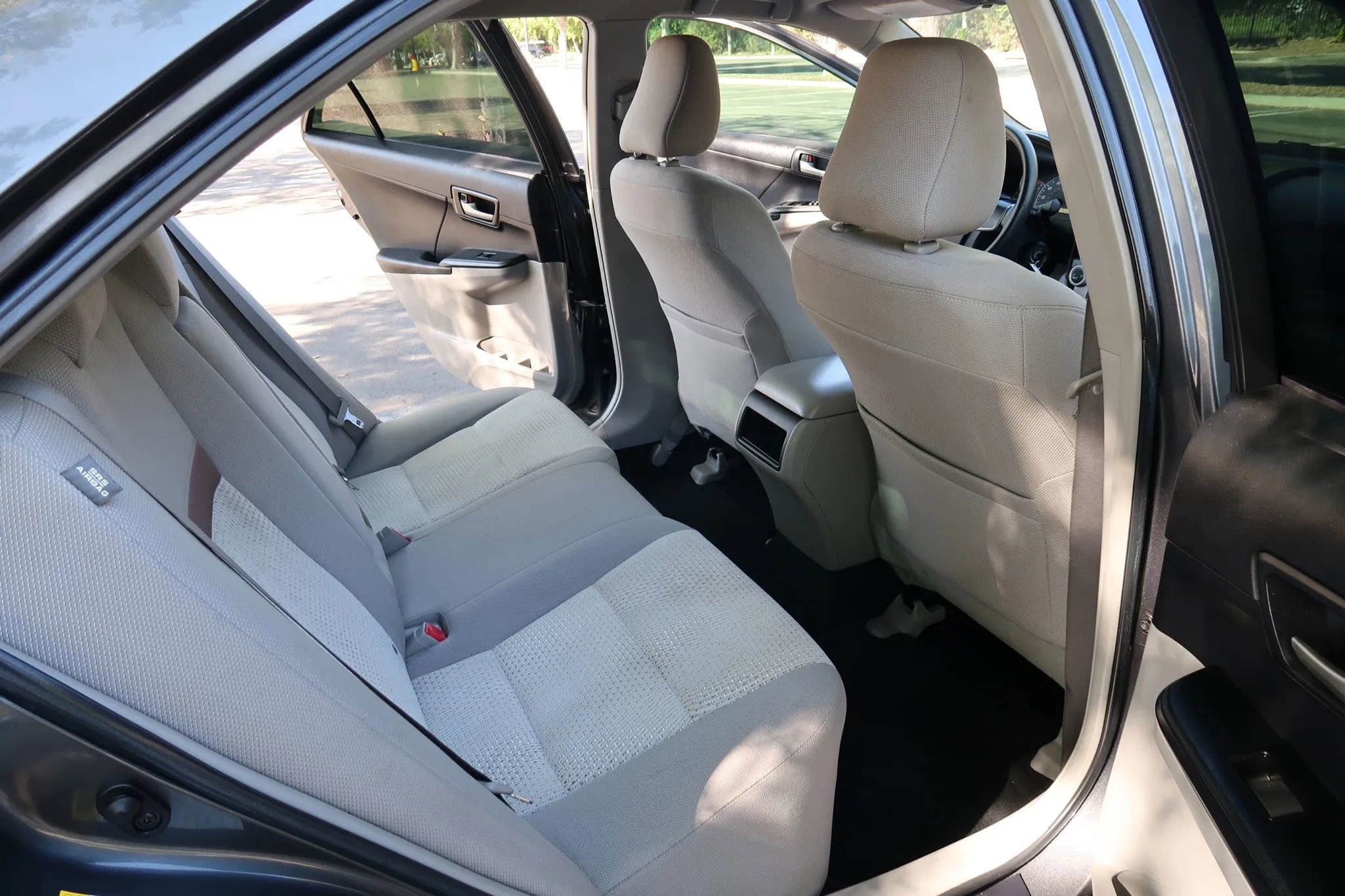 Used 2012 Toyota Camry L image 16