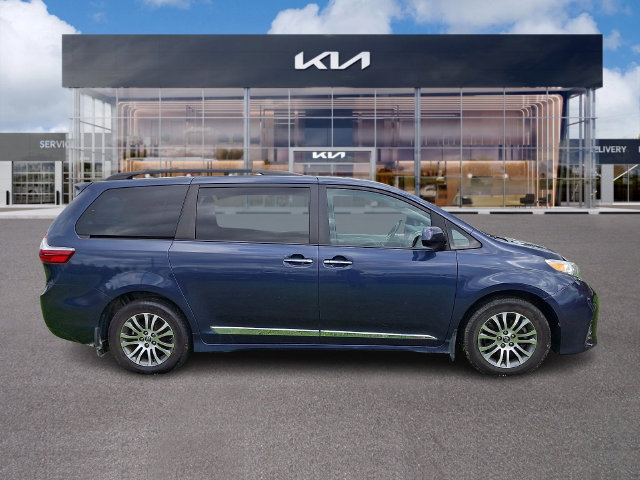 Used 2019 Toyota Sienna XLE w/ Protection Package FWD image 7