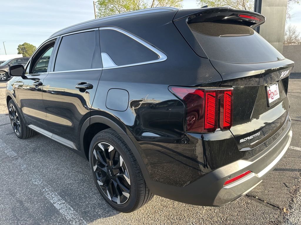 Used 2025 Kia Sorento EX w/ Panoramic Sunroof Package image 3