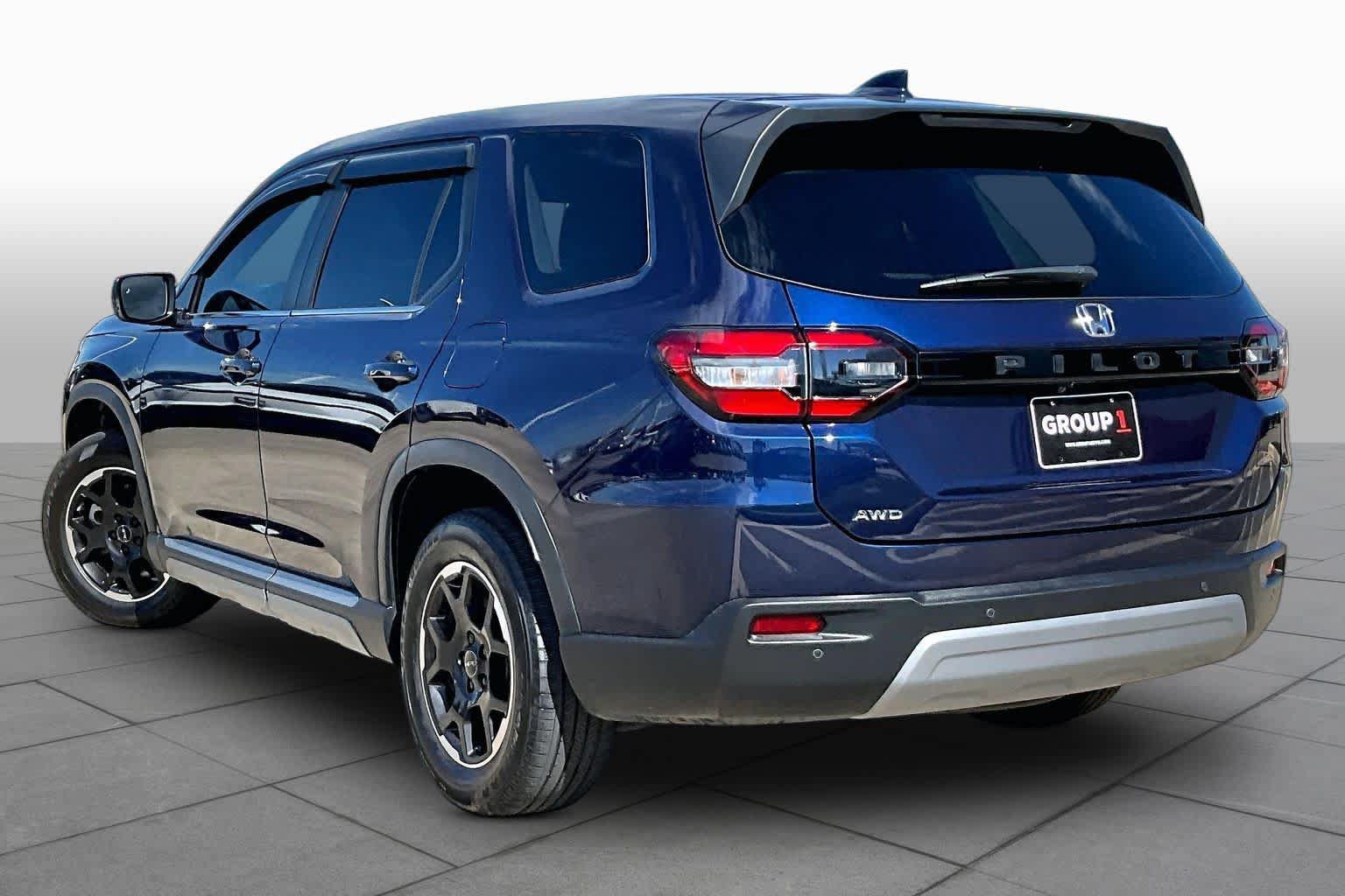 Used 2025 Honda Pilot EX-L image 12