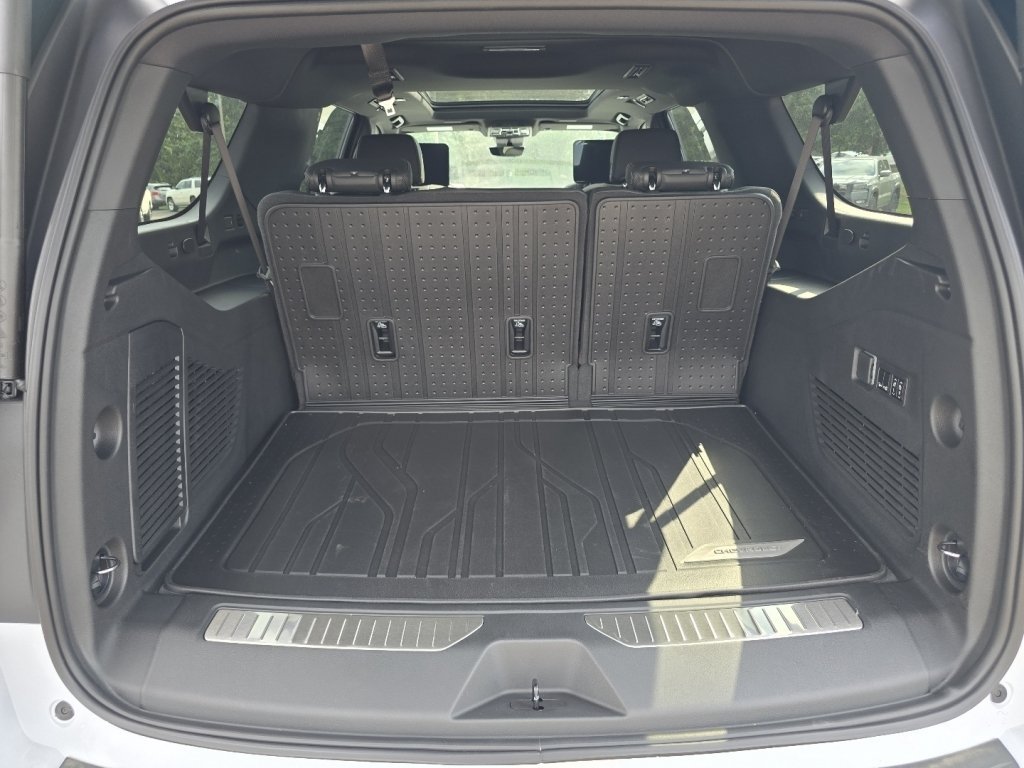 New 2026 Chevrolet Suburban High Country AWD/4WD image 14
