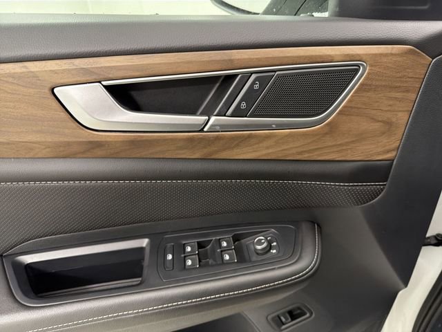 Used 2025 Volkswagen Atlas SE AWD/4WD image 23