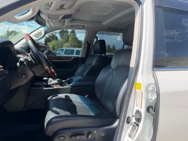 Used 2019 Lexus LX 570 4WD w/ Luxury Package image 18