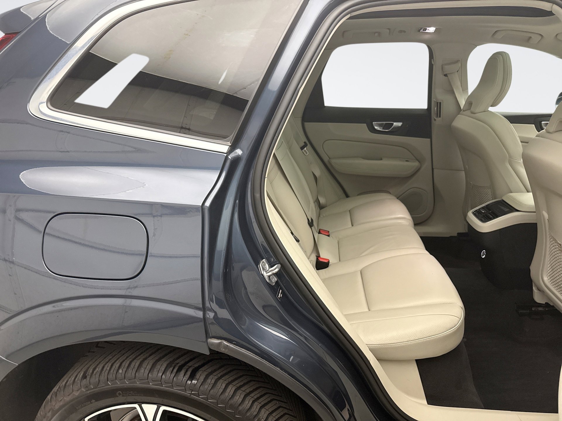 Used 2020 Volvo XC60 T6 Inscription w/ Protection Package Premier image 20