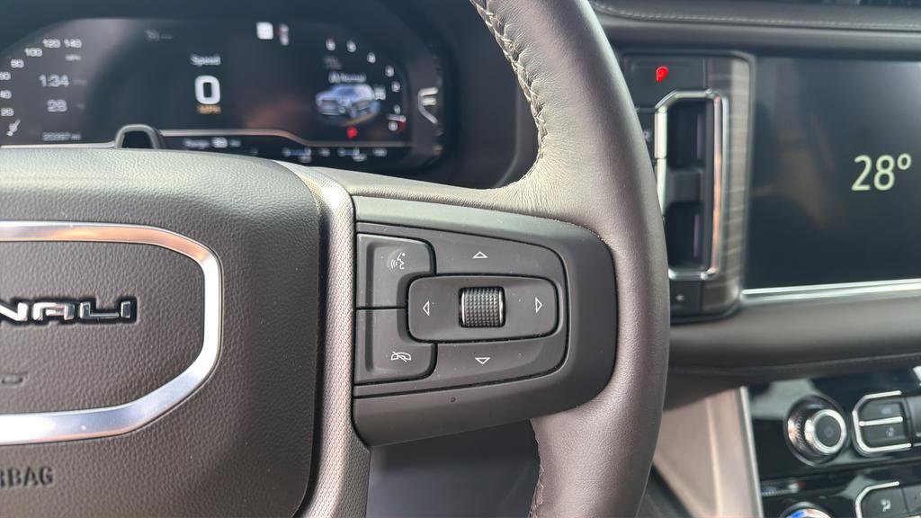 Used 2024 GMC Yukon XL Denali w/ Advanced Technology Package image 27